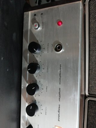 Amplificador componentes sin marca y altavoces