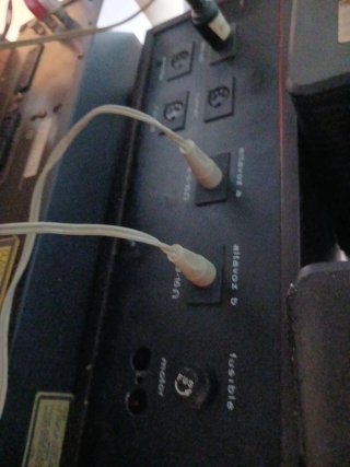 Amplificador componentes sin marca y altavoces