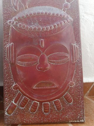 Pareja de Láminas de Cobre Repujado Africanas