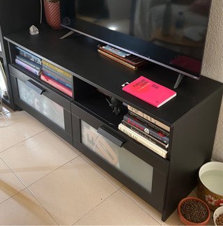 Mueble TV Ikea Negro con Puertas