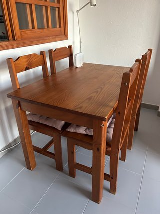 Conjunto Mesa de Comedor y 4 Sillas