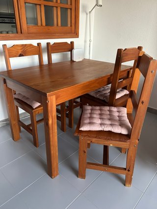 Conjunto Mesa de Comedor y 4 Sillas
