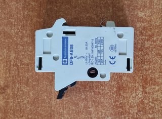 Portafusibles DF6-AB08 con fusible 4 unidades.