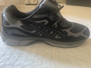 Zapatillas Asics Negras y Grises