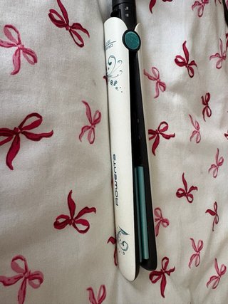 Plancha de pelo blanca y turquesa