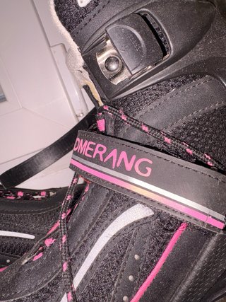Patines en línea negros y rosas Boomerang