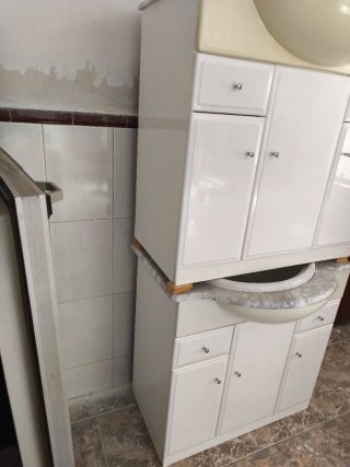 2 Armarios de Aseo con Lavabo