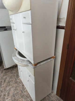 2 Armarios de Aseo con Lavabo