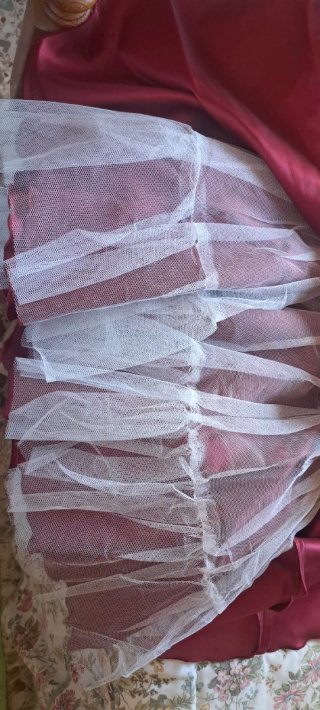 Vestido de fiesta dorado y burdeos