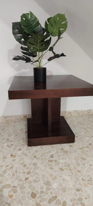 Mesita de salón madera oscura