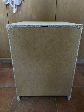 Mesita de noche blanca de madera