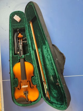 Violín 4/4 con funda y arco