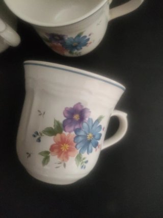 Tazas de café con leche florales