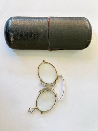 Gafas pince-nez siglo XIX con estuche