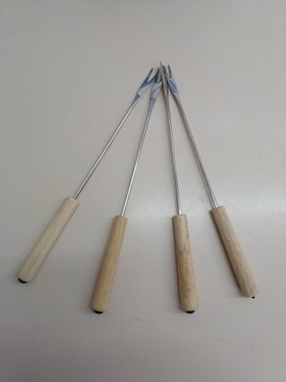 Fondue eléctrica Bestron para 8 personas con 8 tenedores