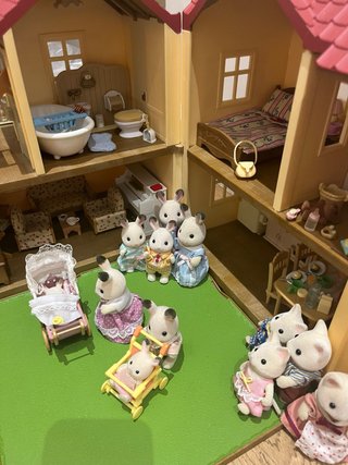 Casa de luces Sylvanian families + 12 figuras