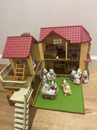 Casa de luces Sylvanian families + 12 figuras