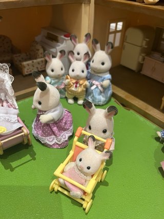 Casa de luces Sylvanian families + 12 figuras
