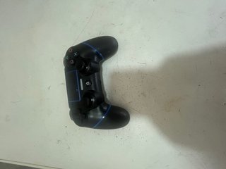 PS4 (PlayStation 4) Negra + 2 Juegos FIFA