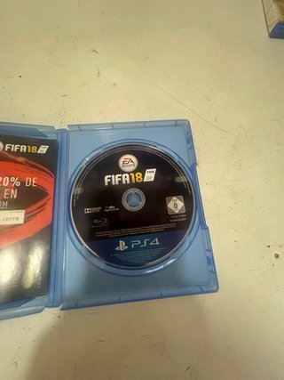 PS4 (PlayStation 4) Negra + 2 Juegos FIFA