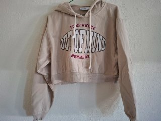 Sudadera corta Bershka Out of Mind