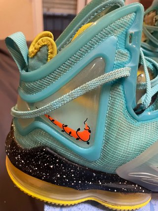 Nike LeBron 19 Christmas Talla 46