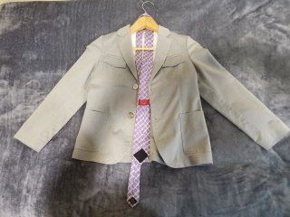 Americana Gris con Corbata
