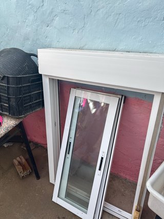 Ventana Corredera de Aluminio Blanco con Persiana