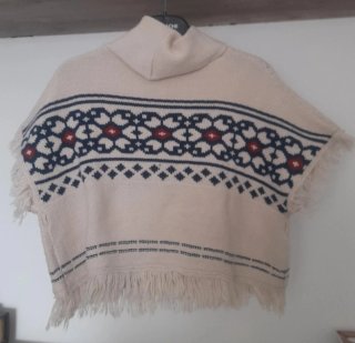 Poncho de Malha com Padrão Étnico