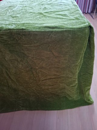Faldilla para mesa 160x90cm. Largo al suelo de 80.