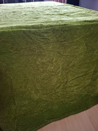 Faldilla para mesa 160x90cm. Largo al suelo de 80.