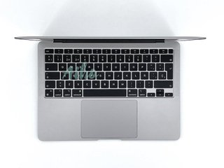 MacBook Air 13" M1 (2020) 8 CPU/7 GPU núcleos - SSD 256Gb - RAM 8Gb con marcas de pegatinas