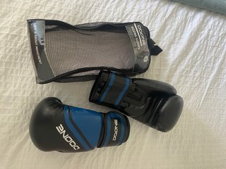 Guantes de boxeo DOONE con funda