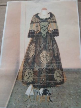 Traje de fallera con bordados