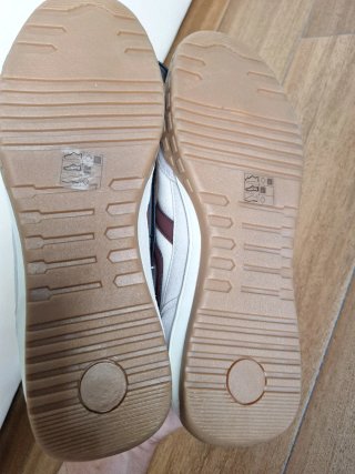 Zapatillas deportivas grises y blancas talla 42