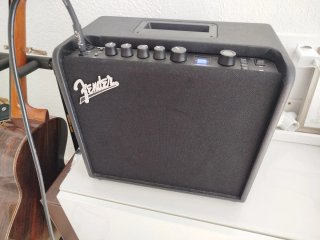 Amplificador Fender Mustang LT25