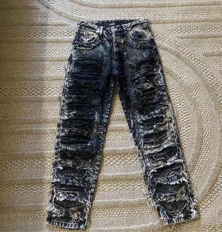 Jeans nero con sfumature bianche strappato