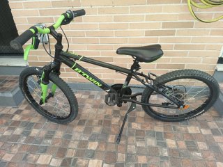Bicicleta Btwin 20 pulgadas Negra y Verde