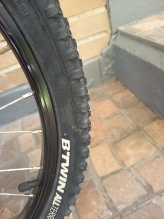 Bicicleta Btwin 20 pulgadas Negra y Verde