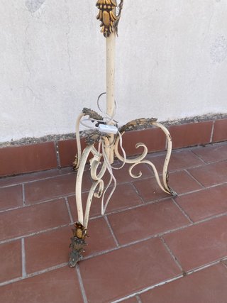 Lámpara de pie vintage blanca y dorada