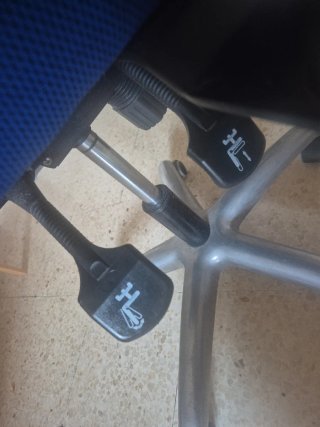 Silla de oficina ergonómica azul