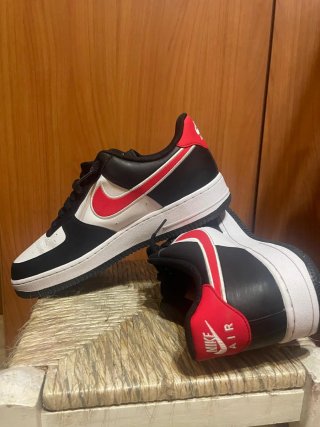 Nike Air Force 1 Negras y Rojas