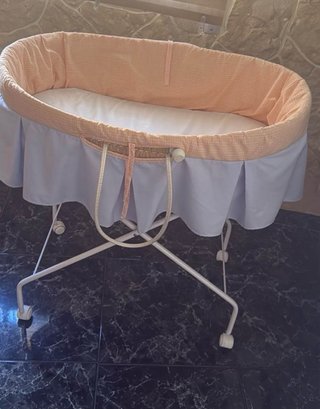 Capazo de bebé con soporte lleba capota y bolso