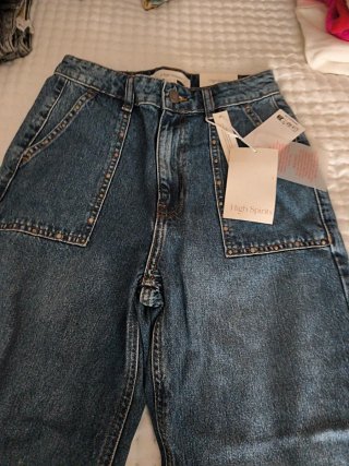 Pantalón ancho azul con tachas