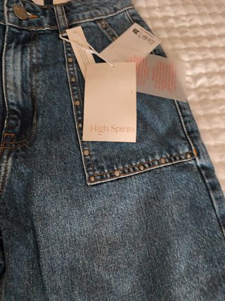 Pantalón ancho azul con tachas