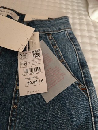 Pantalón ancho azul con tachas