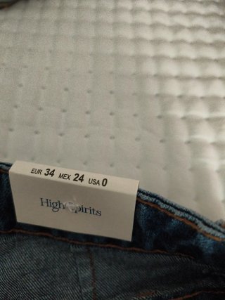 Pantalón ancho azul con tachas
