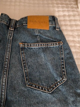 Pantalón ancho azul con tachas