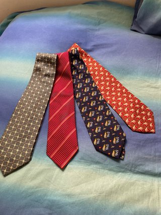 ZEGNA, BURBERRY, HECHTER. 4 Corbatas. Como nuevas