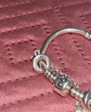 Pulsera Pandora con cadena de seguridad